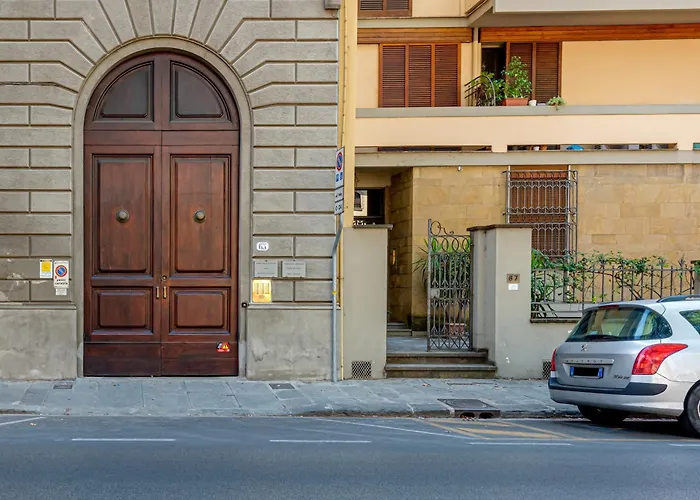 Flora - Sweet Dreams In Florence